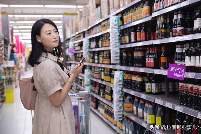 白醋和陈醋哪个是碱性（手把手教你区分白醋和陈醋）