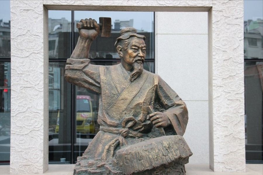 这首元曲中所说的公输子,就是中国古代著名的发明家——鲁班.