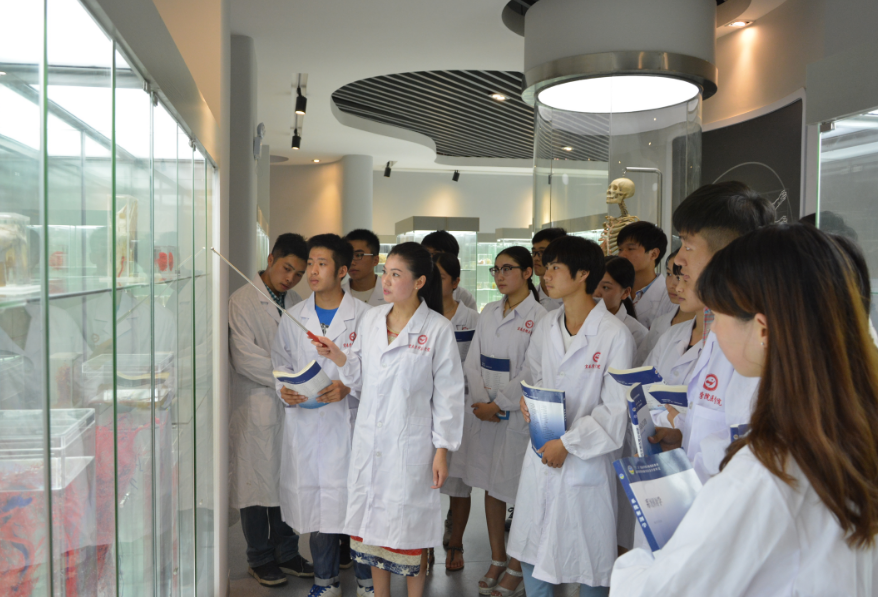 医学“四大天王”重新洗牌？协和榜首名副其实，华西医学院争议大