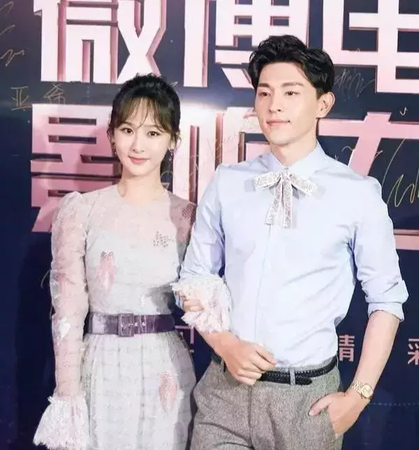 杨紫邓伦恋情,杨紫邓伦恋情坐实2021