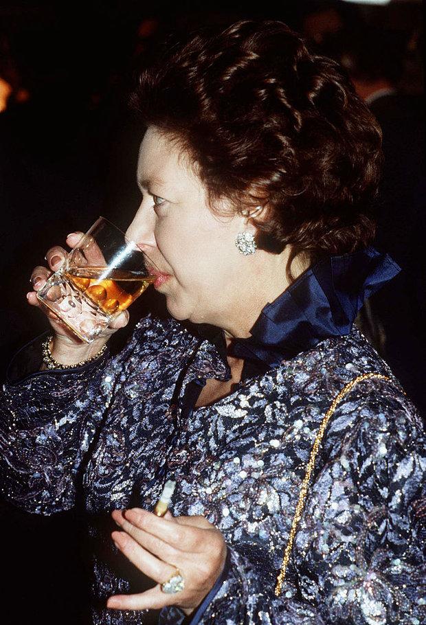 年輕時的英女王沒有妹妹漂亮，50年后容貌卻翻轉，果然是相由心生