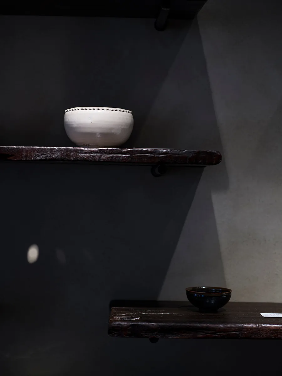 中国陶瓷的黑白美学，极致的素雅
