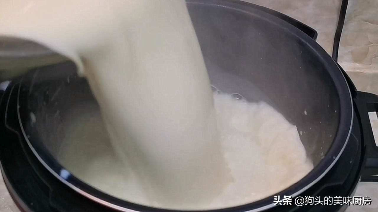 想吃豆腐不用买，电饭锅就能做，不加添加剂，又白又嫩跟买的一样