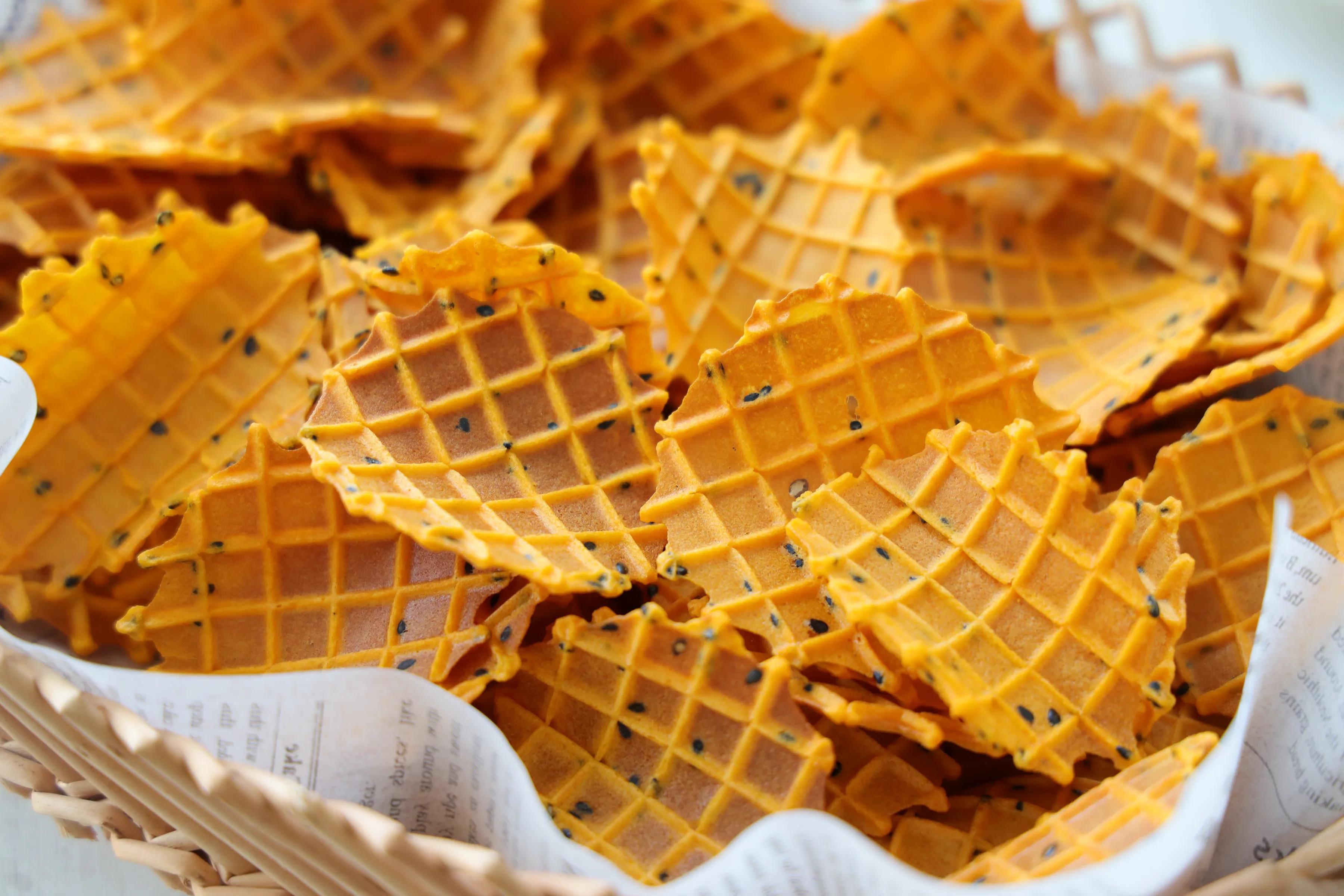 红薯别烤了，做成小零食，咬一口嘎嘣脆，不用油炸，比薯片还好吃