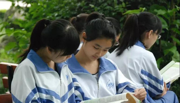 中考成绩不上不下，选“好技校”还是“烂高中”？毕业后差距明显