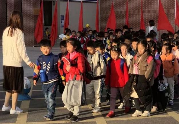 中小学生放假啦！全国放寒假时间表公布，此外还有一个好消息