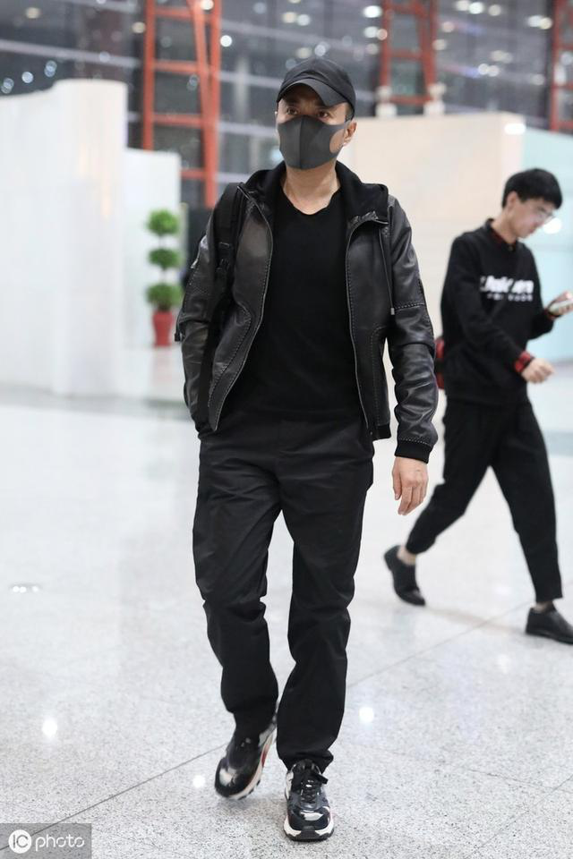 穿皮衣男人味十足(穿皮衣男人味十足什么意思)