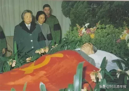 周总理逝世43周年，重温他与妻74封情书，他们的情话让人泪流满面