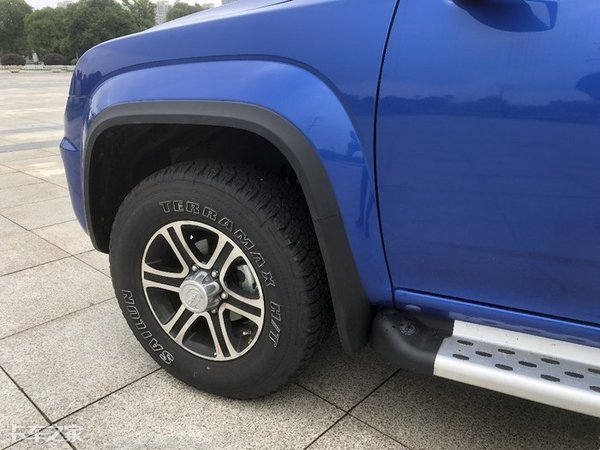 10万级实用型皮卡，搭载五十铃技术发动机，骐铃T7plus表现不俗