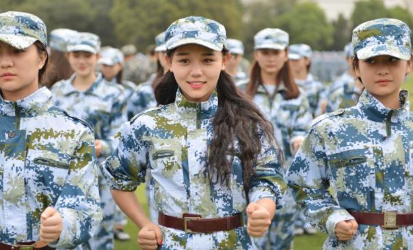 大學軍訓和高中軍訓有啥不同?體會過才知道,尤其女生要做好準備