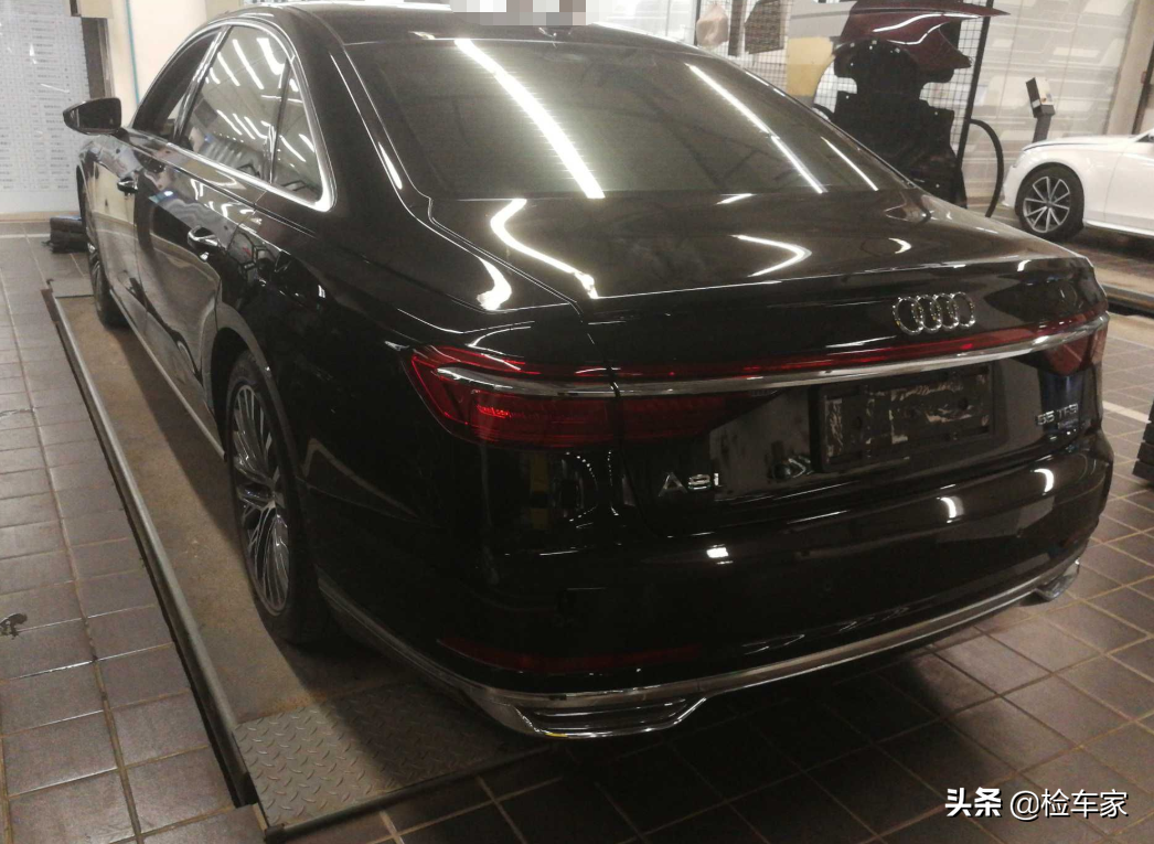 花小钱办大事，这辆报价79万的奥迪A8L买的值吗？网友：血亏