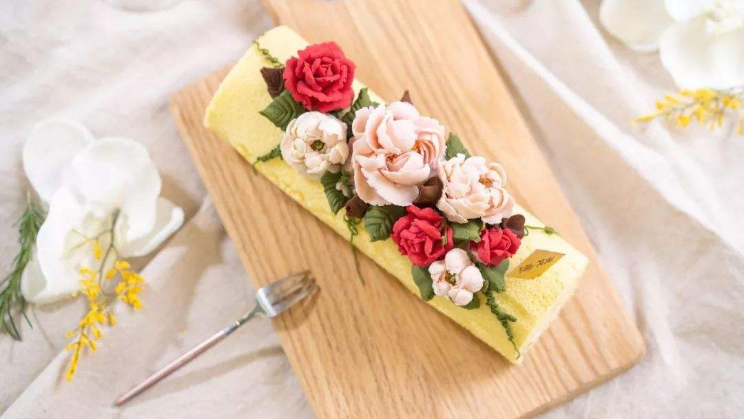 最新创意豆沙裱花蛋糕卷，最常见的蛋糕和裱花，做出不一样的新品