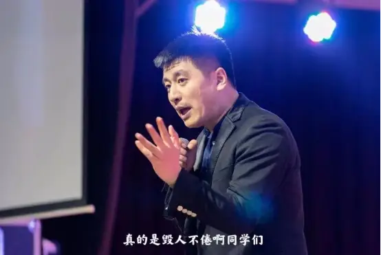 张雪峰最不建议上的专业（三大劝退专业，名字响亮就业难）