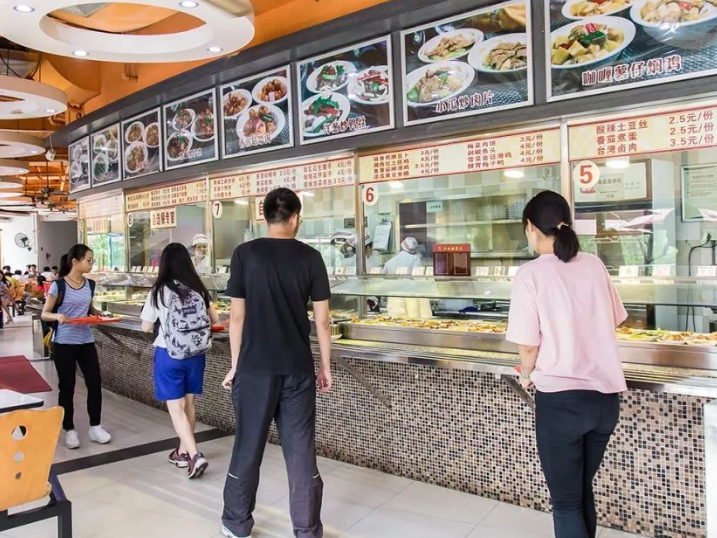 河北高校食堂“新鲜事”，16.6元自助吃15个鸡蛋被叫停，学生控诉