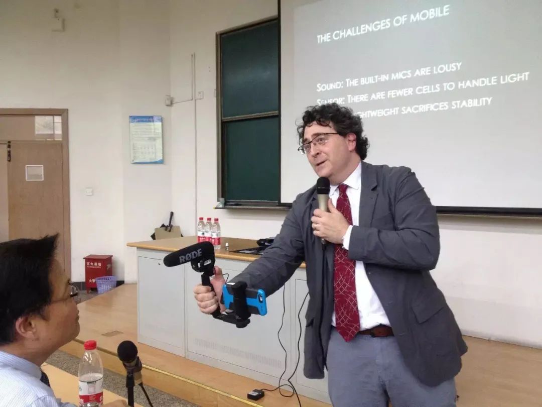 日新月著 博闻多识 | 浙江传媒学院新闻与传播学院欢迎你！