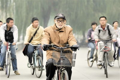 没留过学、没博士学位却当选院士！他90岁还给本科生上课，创下我国这项记录！