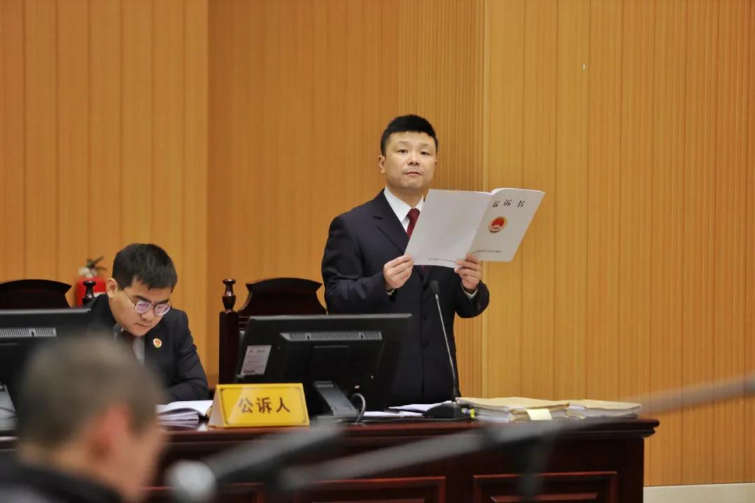 高峰：在追求正义的路上永不止步｜全国先进工作者