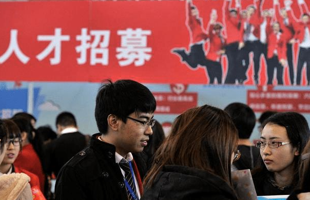 与辅导员关系好的往往是这3种人，权力大优势多，准大学生要知道