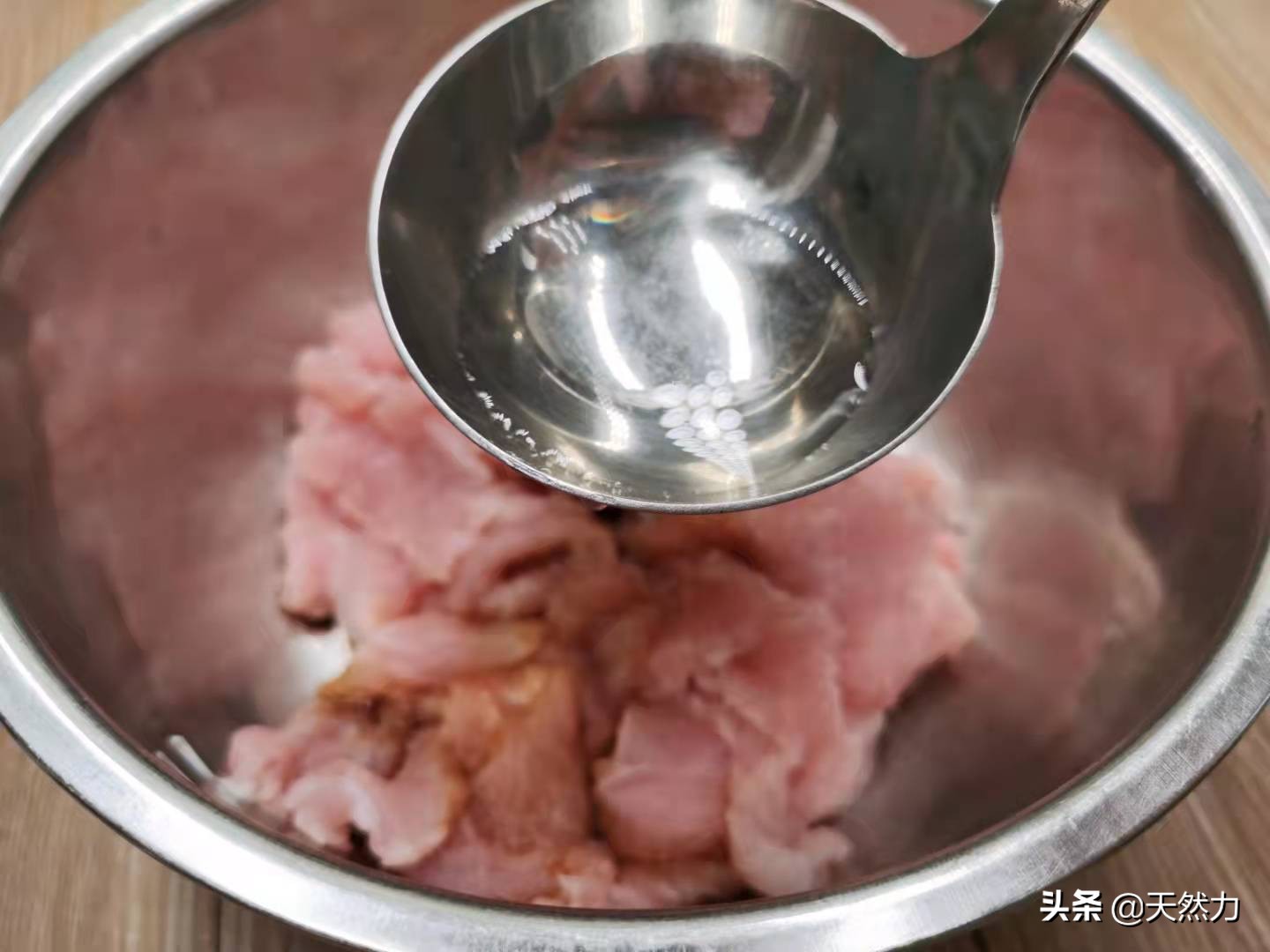 木须肉是传统的经典名菜，做法简单，步骤是关键，看一遍就能学会