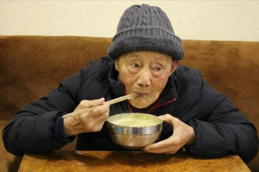 老年人嘴里经常“没味道”？试试这些果蔬汁，好喝又健康