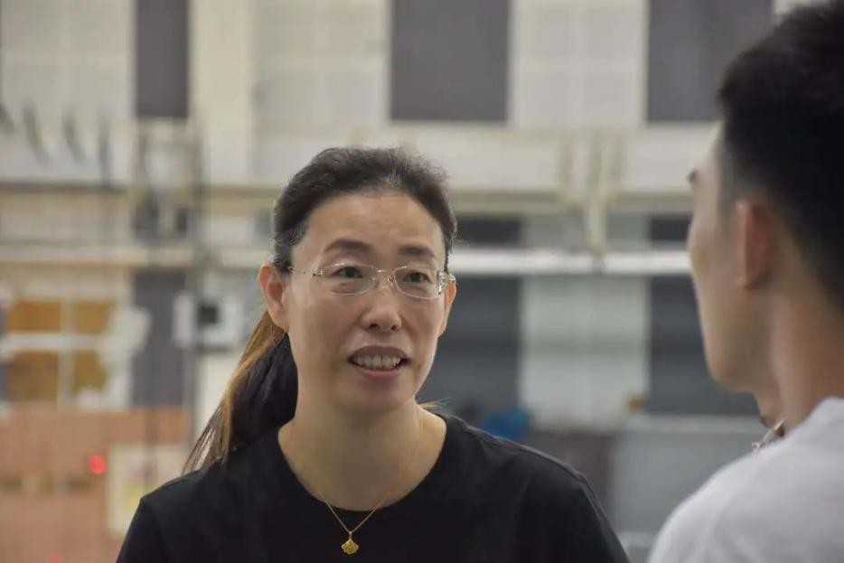 李冬梅,生于1969年,国际级运动健将,高级教练.