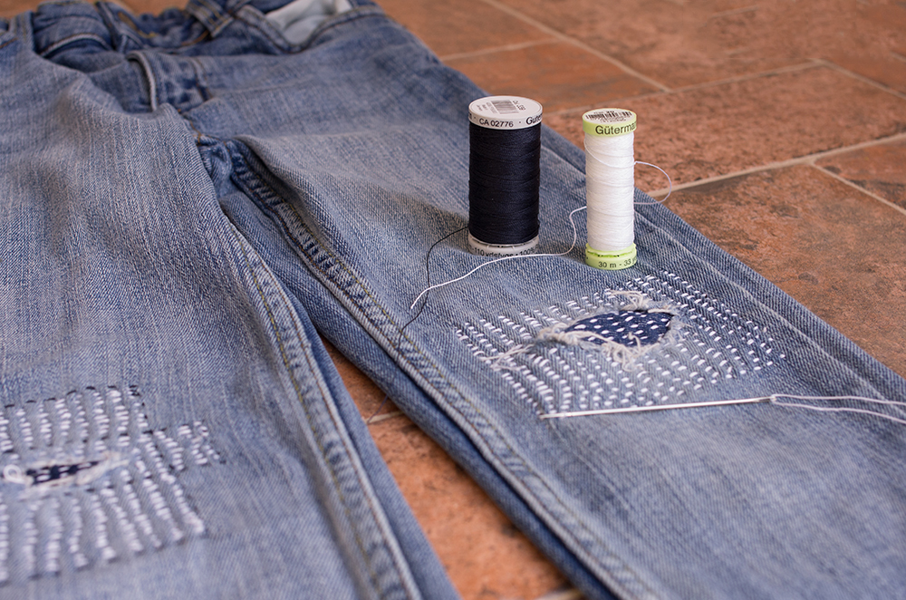 关于缝补破洞牛仔裤的说说(破洞牛仔裤缝补技巧) _晶羽文学网