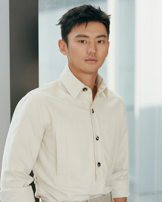 准备开启假期模式[太阳] 676767知名男体育运动员宁泽涛2021年4