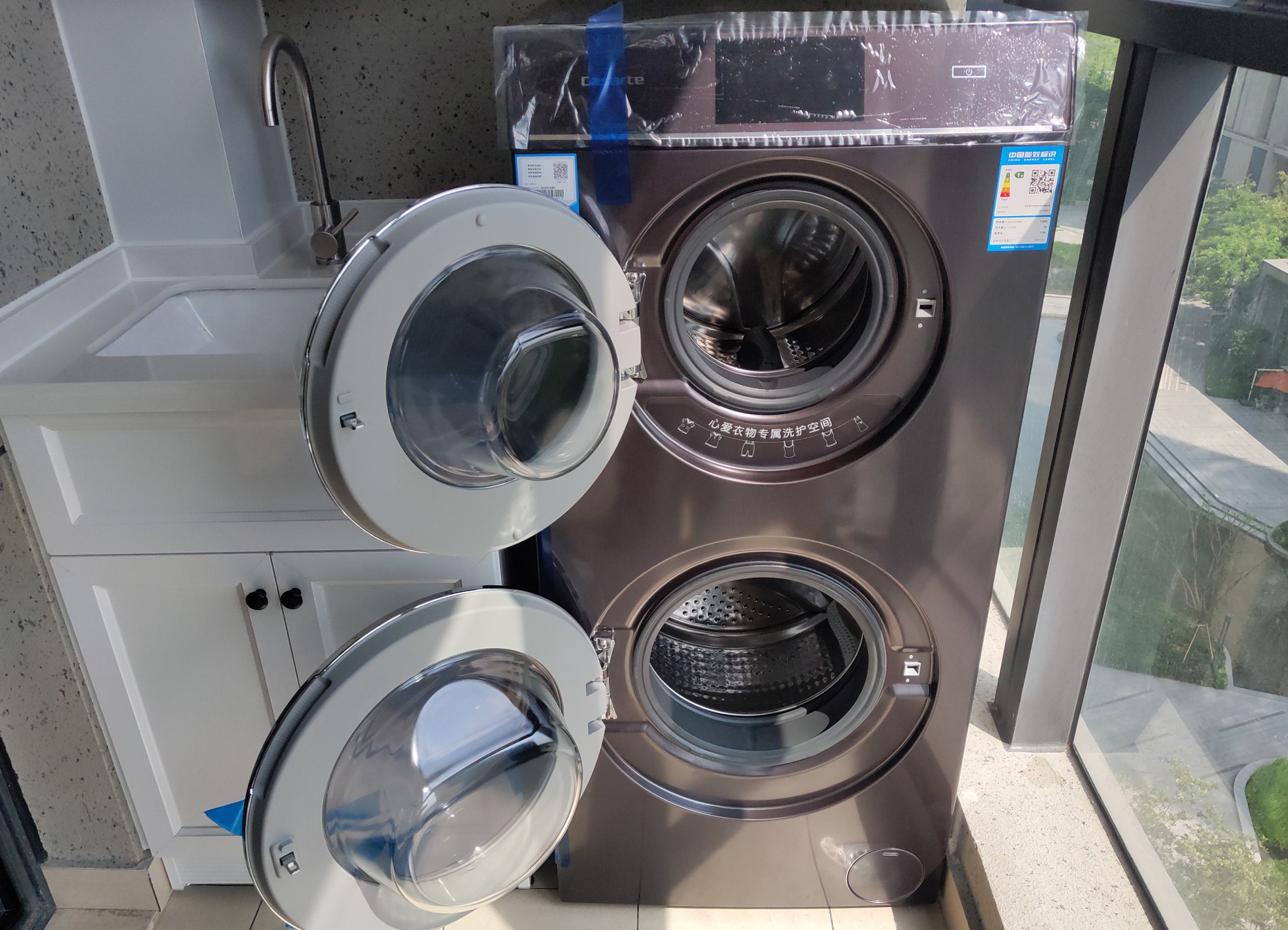 有的款式甚至要10000~20000元(双滚筒),不同价位的双层洗衣机,区别