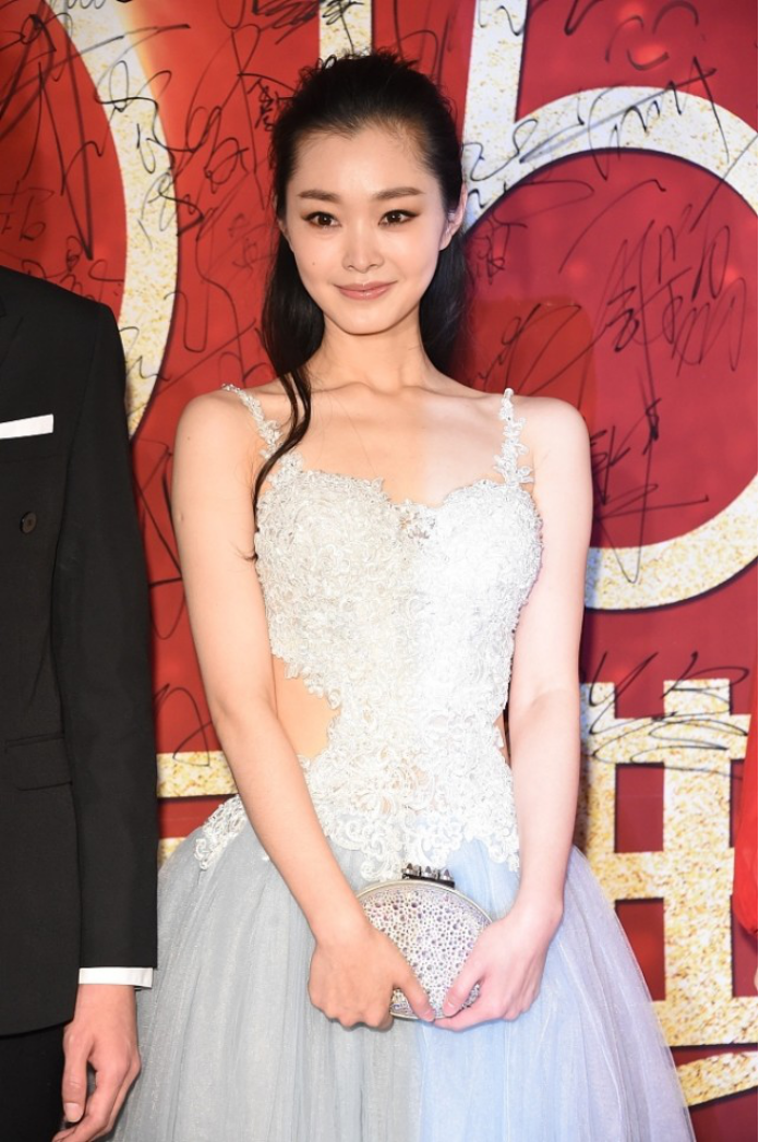 有一种仙女背叫宋轶,正面看挺平淡的,当她转身时,美得让人心动