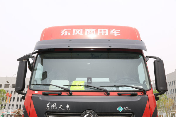 自重仅8.8吨，最大470马力，实拍东风KL国六b燃气车