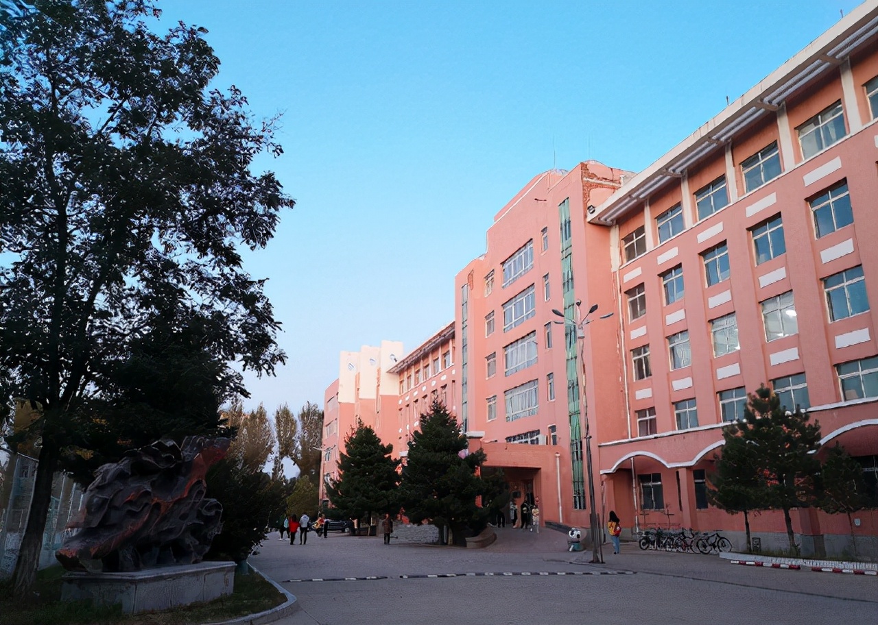 吉林出现“天价学费”高校，家长犯了愁，有钱人孩子的绿色通道