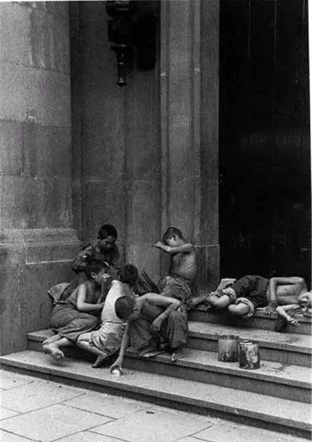 他活人济世，被誉为“国医圣手”，深受周总理信赖，却被世人遗忘