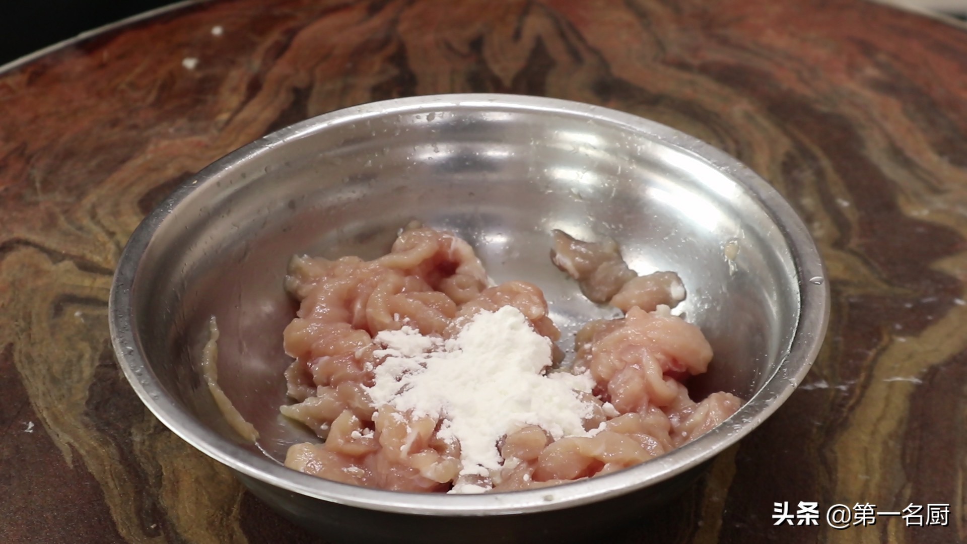 皮蛋瘦肉粥怎样做才好喝？试试这个家常做法，滑嫩入味，越喝越香