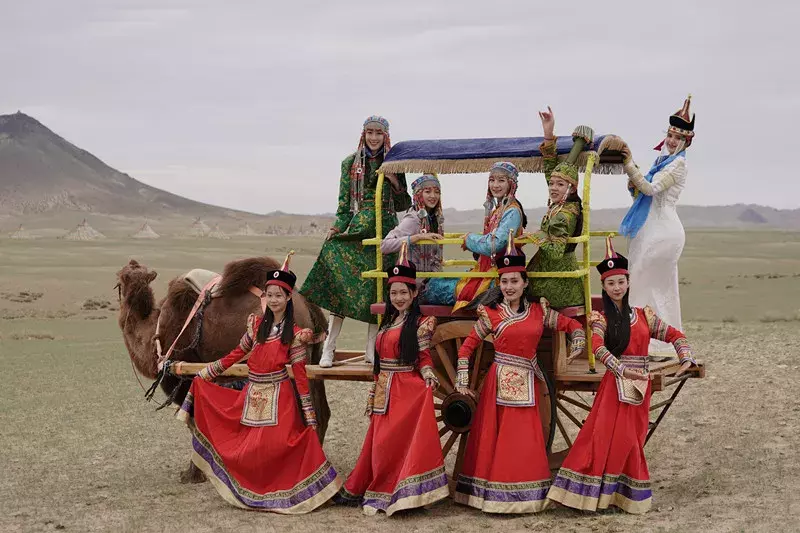 世界旅游小姐畅游巴彦淖尔，美女＋美景，保证让你看花眼