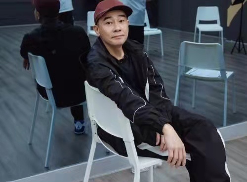 陈小春多少岁(54岁陈小春改写了他的结局) - 青木春