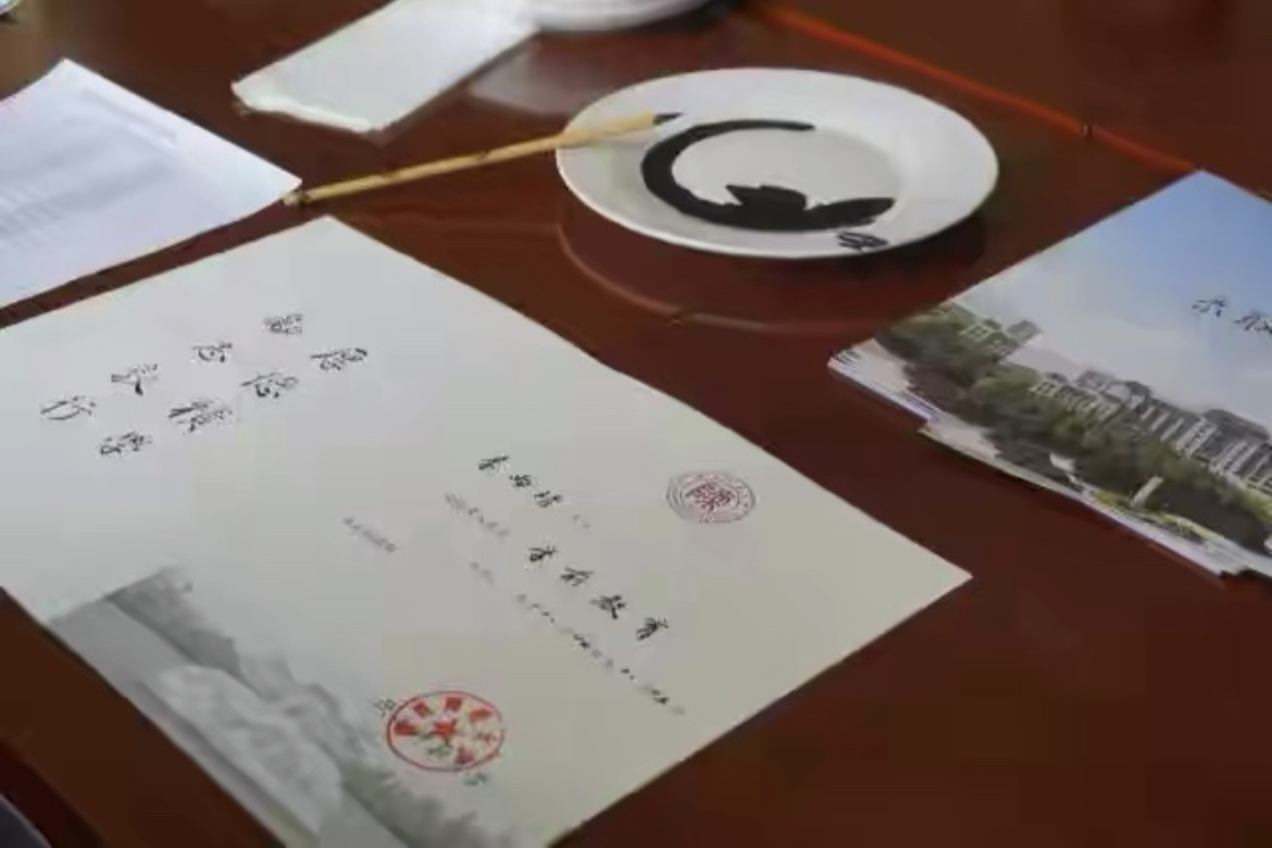 这5所大学的录取通知书非常精美，大学送给学生的礼物，心动了吗