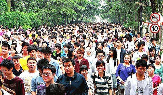 想考公务员的同学，这三个专业比较“吃香”，录取率高考生优势大