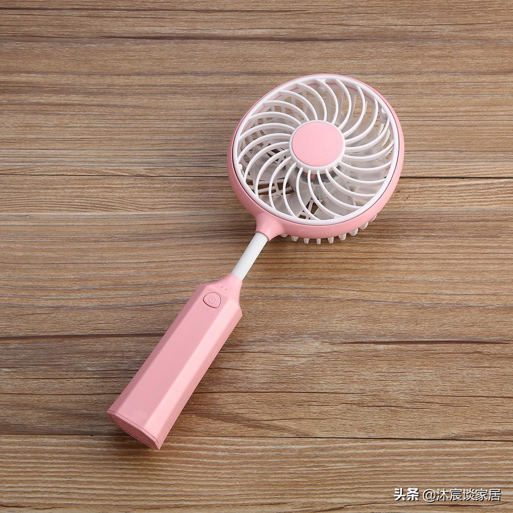 风扇,天气热了,随身携带非常方便,充一次电可以用好久,小小的一个但