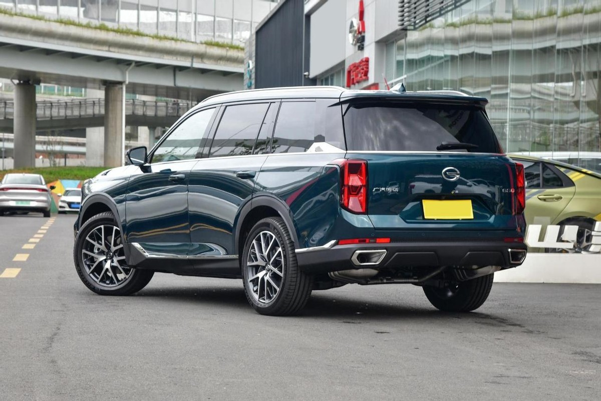 能跑又少吃“草”的SUV，轴距2920mm，配丰田混动，带你看传祺GS8