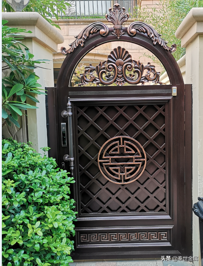 铝艺大门多少钱一平方(1万多元的别墅庭院门) - 价格百科