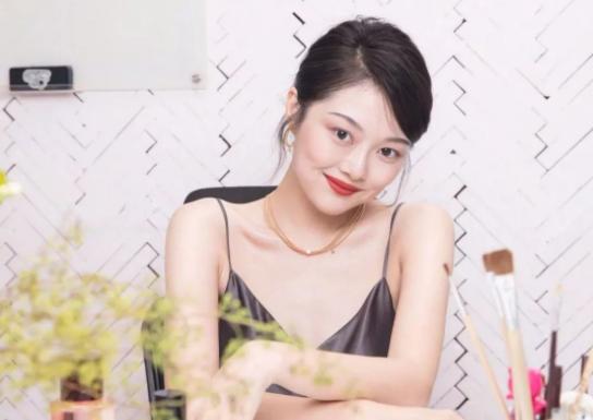 劳斯莱斯自毁身价！请网红夫妻推广遭全民讨伐，网友：黑历史一堆