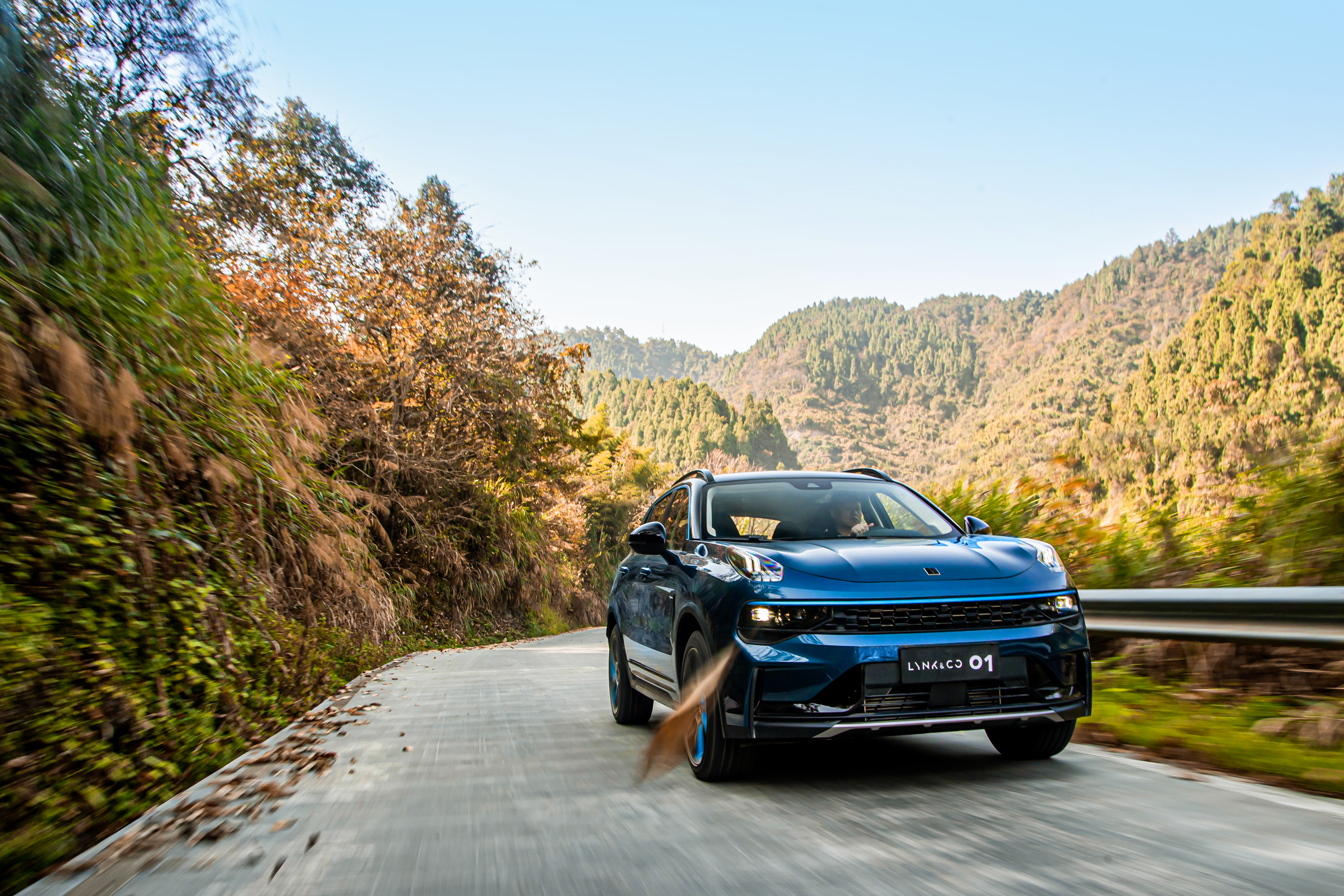 20万买2.0T+8AT+四驱？正面硬刚合资SUV 试驾2021款领克01