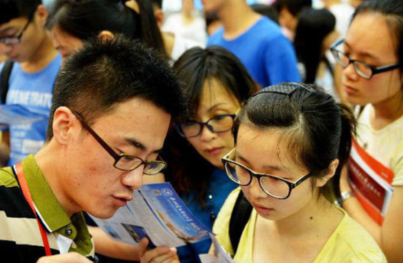 2021高考难哭不少学生，50个减速带难倒寒门子弟？考生欲哭无泪