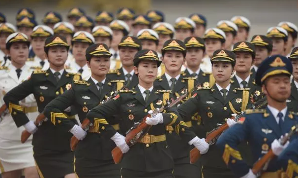 2021年女兵即将开始招生，门槛低至“高中”，想当兵的姑娘别错过