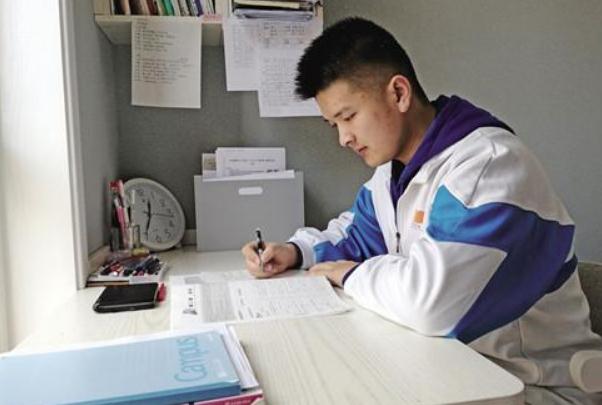 南京一所211大学太委屈，常被考生误认为普本，实则就业率高达90%