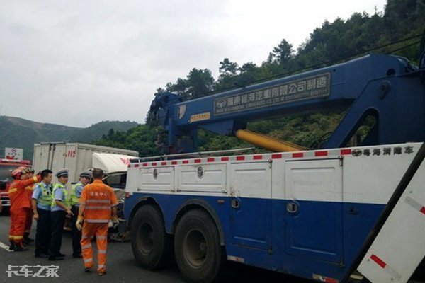 天价拖车费进阶之路，坑蒙拐骗就为钱，卡友：拖车费真把我搞怕了