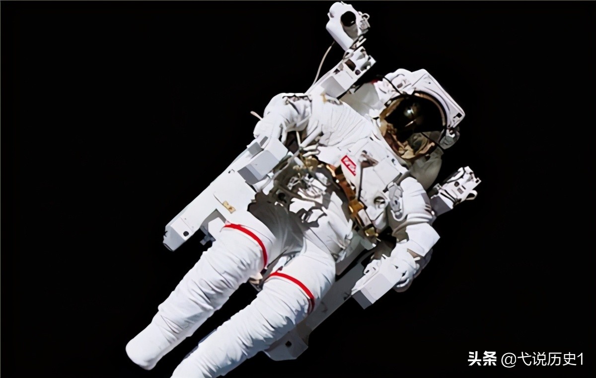 我国空间站航天员出舱,价值3000万元航天服,为什么无法带回地球
