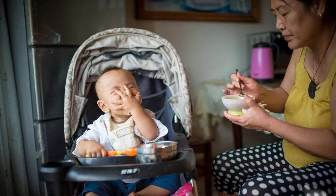 婴儿多大吃辅食（孩子几个月可以吃辅食）