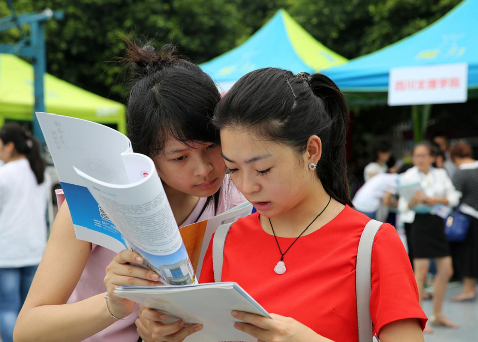 录取分数低的本科大学，就业率具有很大的保障，适合中等生捡漏