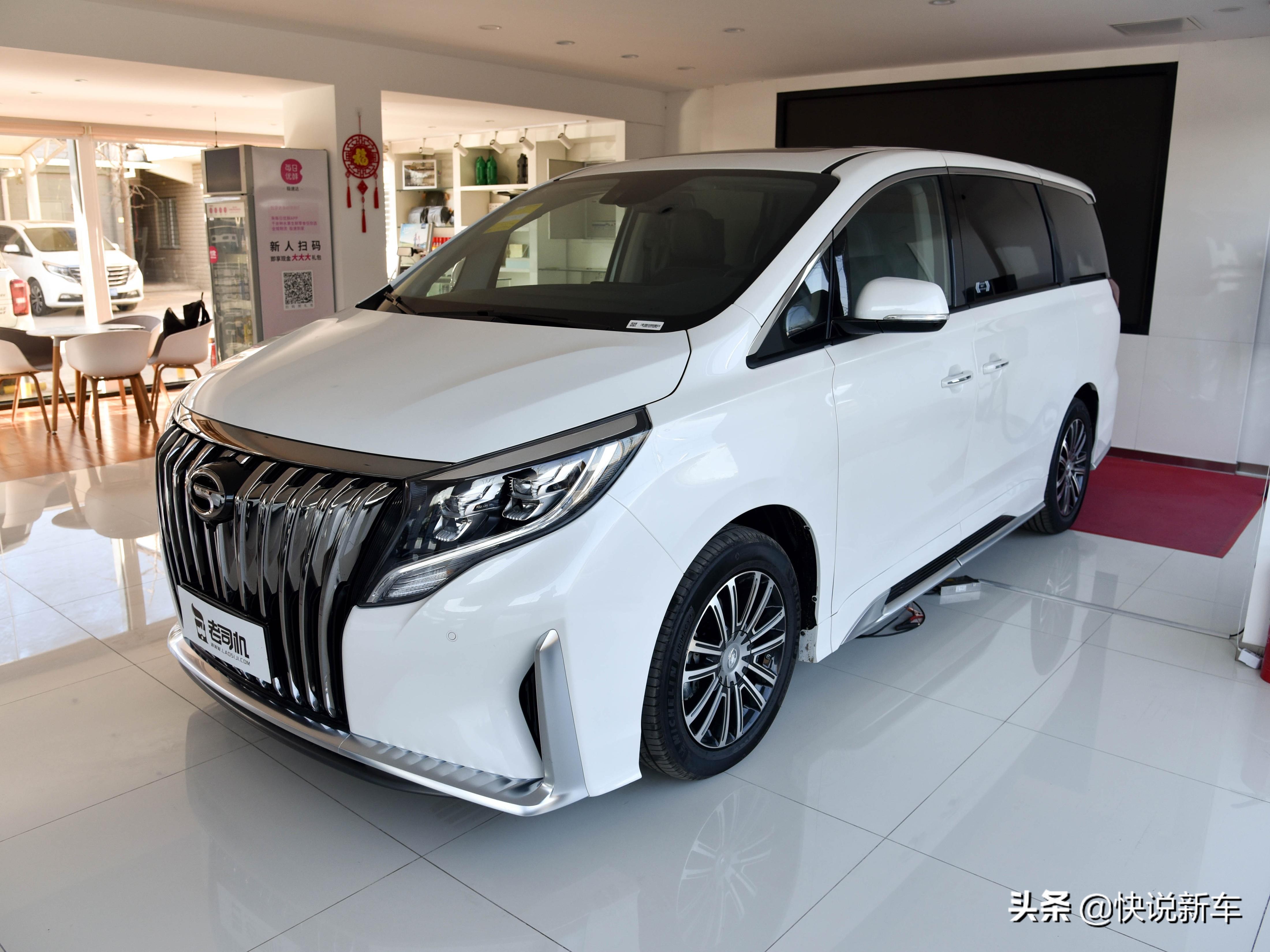 中高端MPV，7座小桌板电滑门都有，价格不错，带你看传祺M8